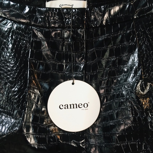 *Cameo The Label* High waisted croc look shorts 🖤 - Picture 3 of 9